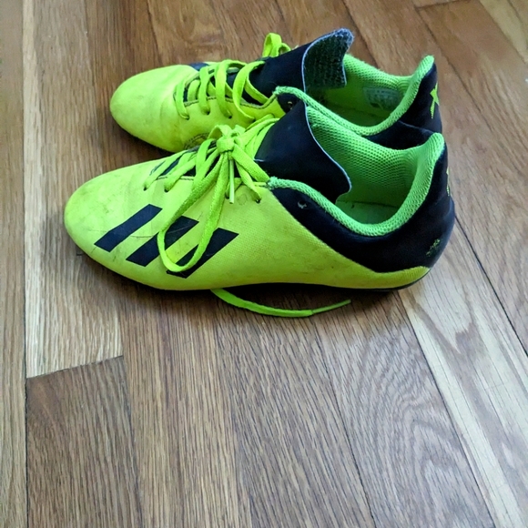 Adidas kids soccer cleats size 4 - Picture 1 of 4